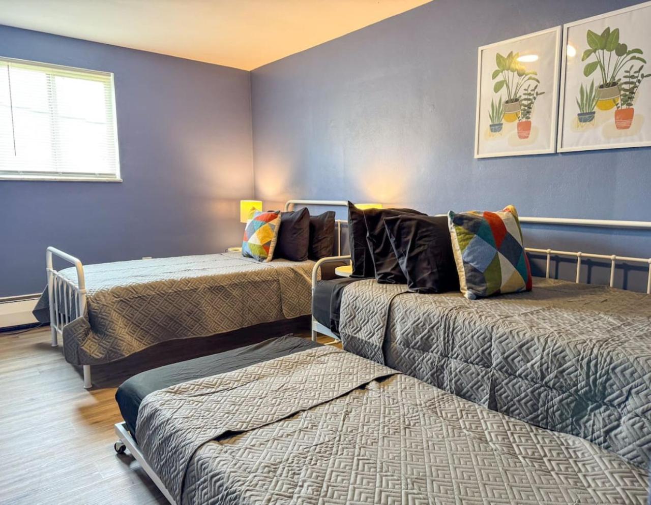 Sleeps 9 2 Bedrooms 6 Beds Parking And Wifi * Pittsburgh